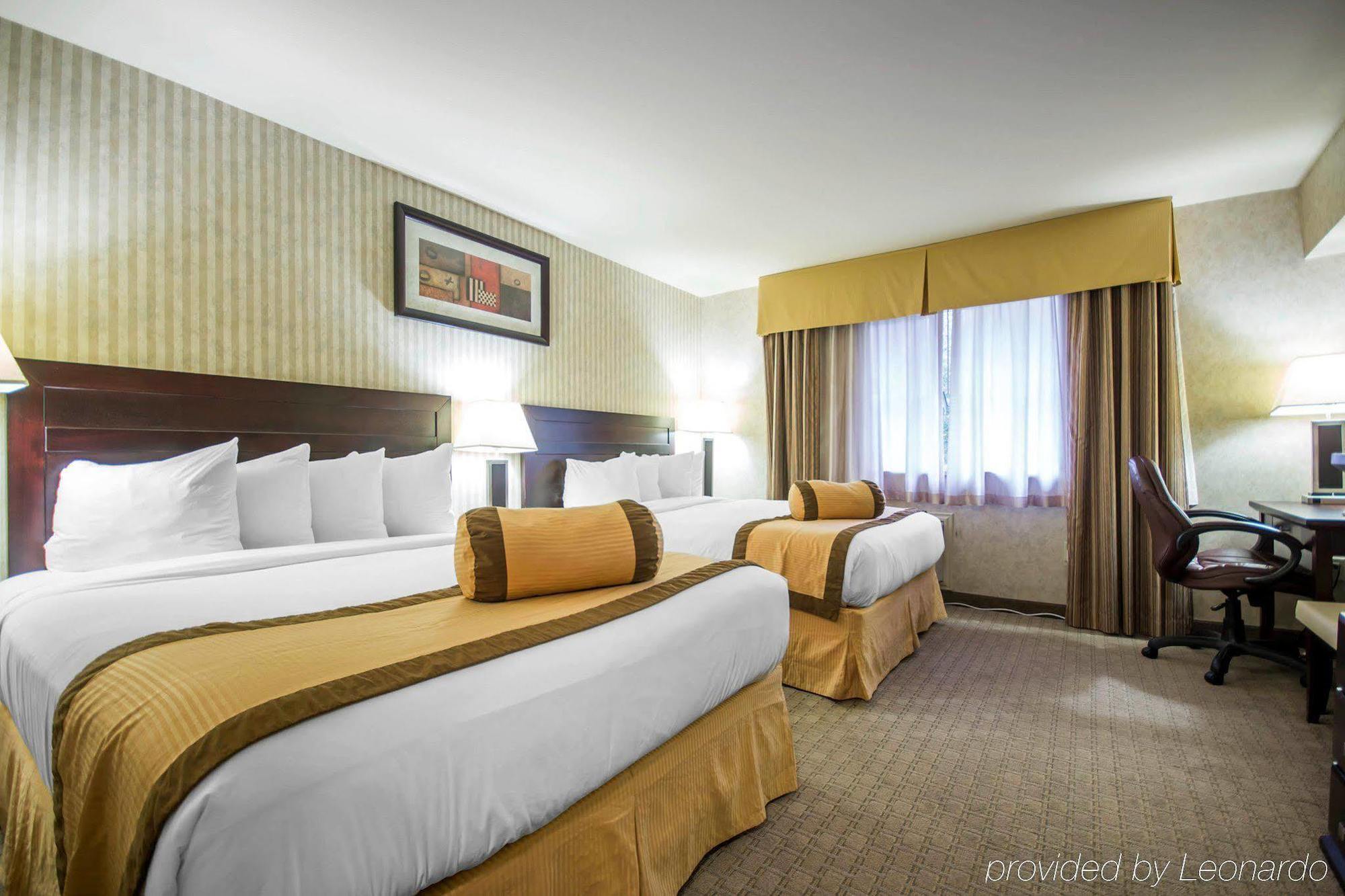 Quality Hotel & Suites Langley Esterno foto
