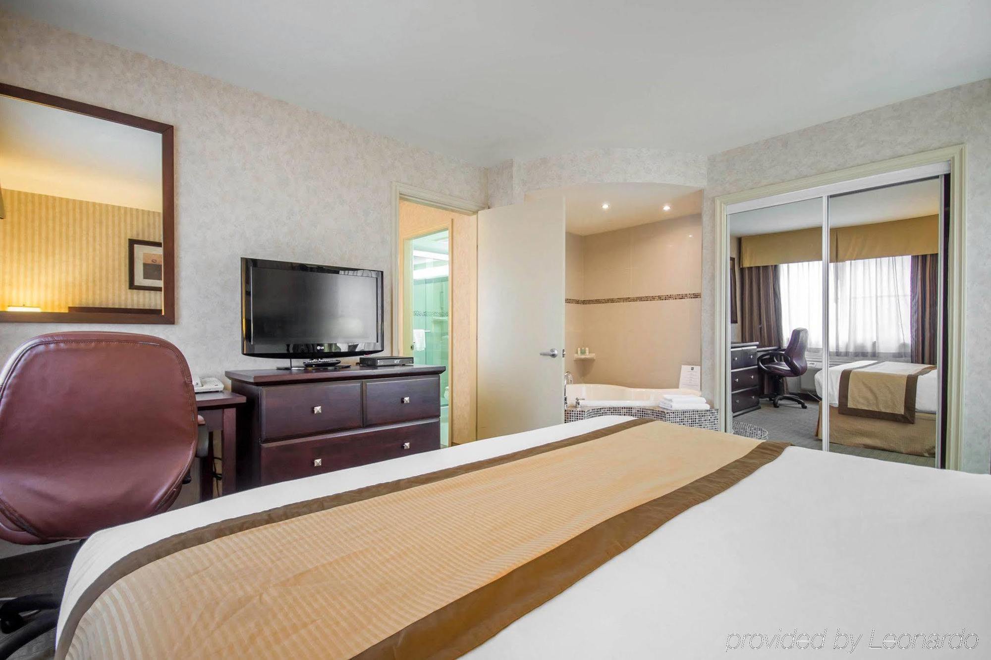 Quality Hotel & Suites Langley Esterno foto
